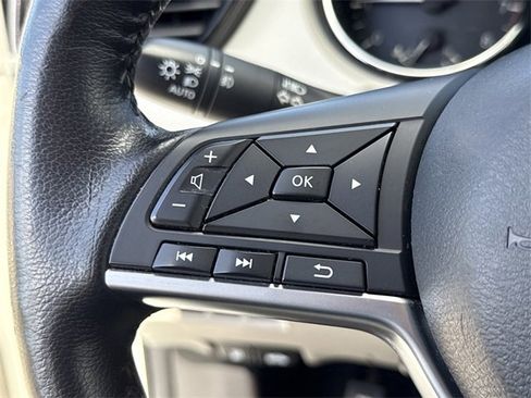 Certified 2021 Nissan Rogue Sport SV image 41