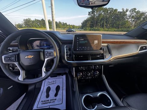 Used 2024 Chevrolet Suburban Premier w/ Premium Package image 17