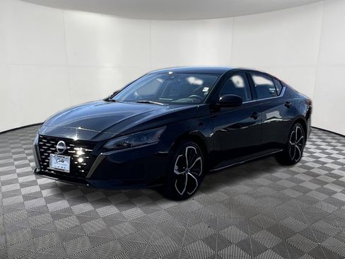 Used 2025 Nissan Altima 2.5 SR image 3