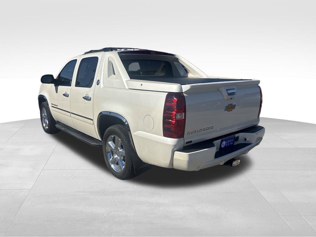 Used 2013 Chevrolet Avalanche LTZ AWD/4WD image 4