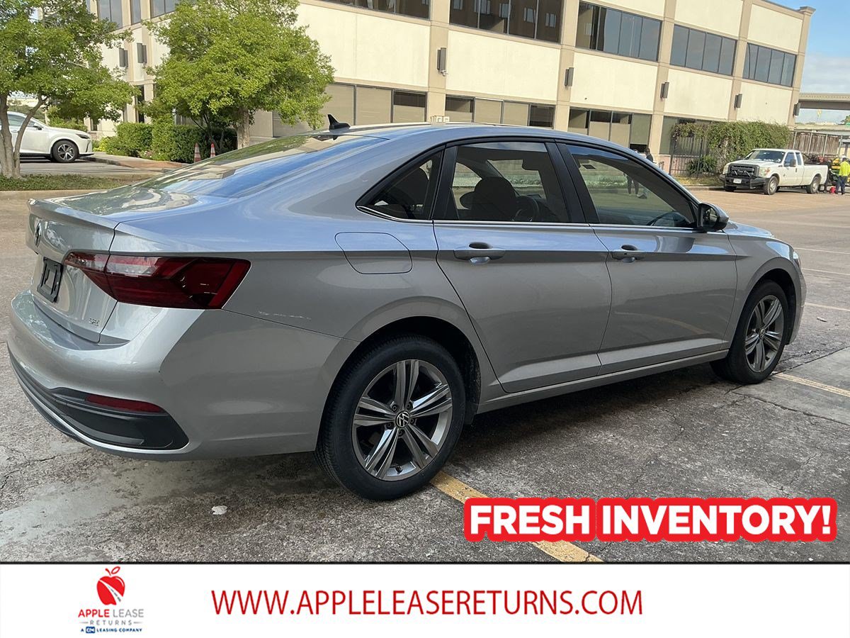 Used 2023 Volkswagen Jetta SE FWD image 4