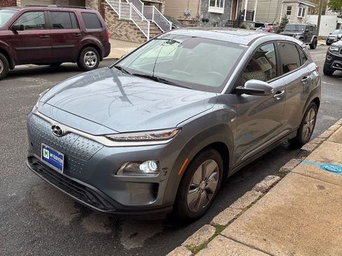 Used 2020 Hyundai Kona Limited w/ Cargo Package FWD image 2