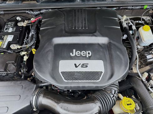 Used 2017 Jeep Wrangler Unlimited Sport w/ Connectivity Group AWD/4WD image 28