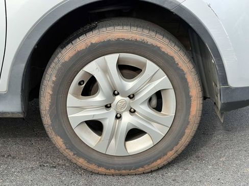 Used 2014 Toyota RAV4 LE FWD image 9