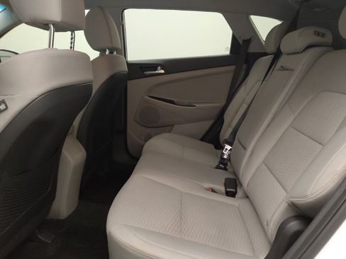 Used 2019 Hyundai Tucson SE image 18