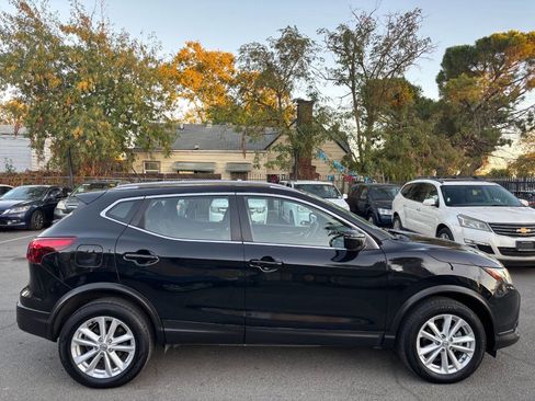 Used 2018 Nissan Rogue Sport SV image 11