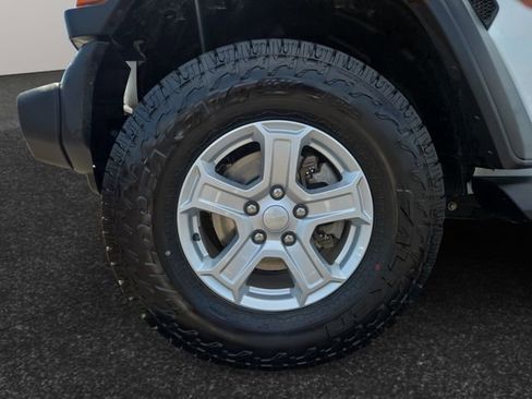 Used 2021 Jeep Wrangler Unlimited Sport AWD/4WD image 4