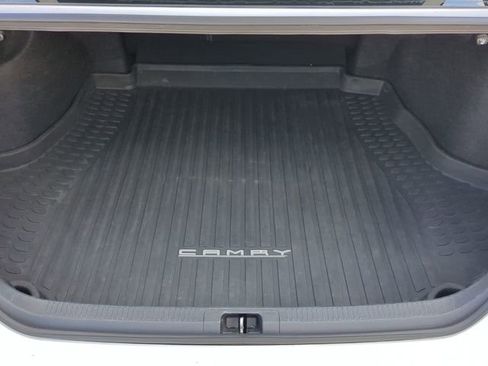 Used 2019 Toyota Camry SE FWD image 9