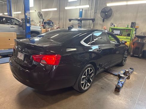 Used 2019 Chevrolet Impala LT FWD image 3