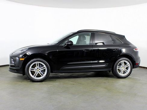 Certified 2025 Porsche Macan image 2