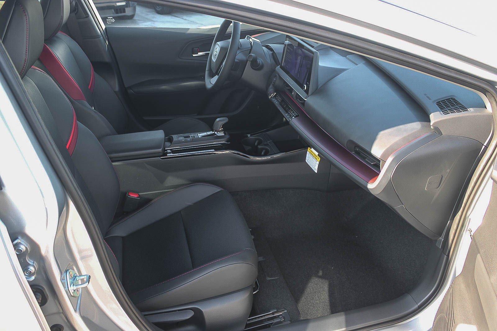 New 2027 Toyota Prius Plug-In Hybrid FWD image 19