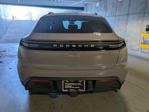 Used 2025 Porsche Macan Electric image 8