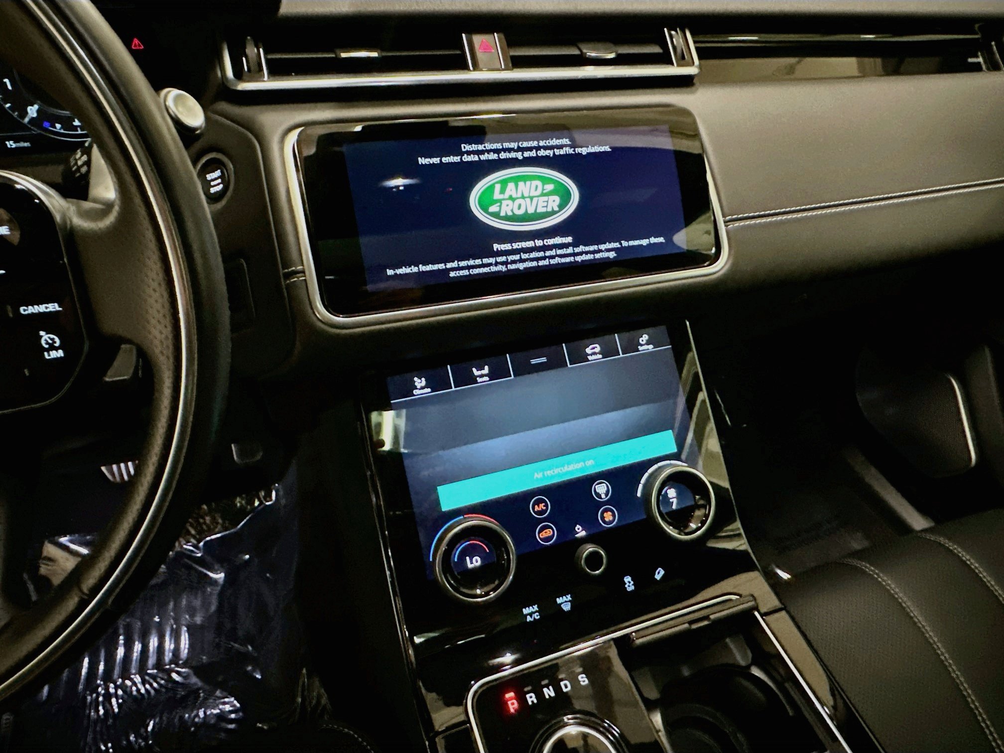 Used 2019 Land Rover Range Rover Velar R-Dynamic SE AWD/4WD image 14