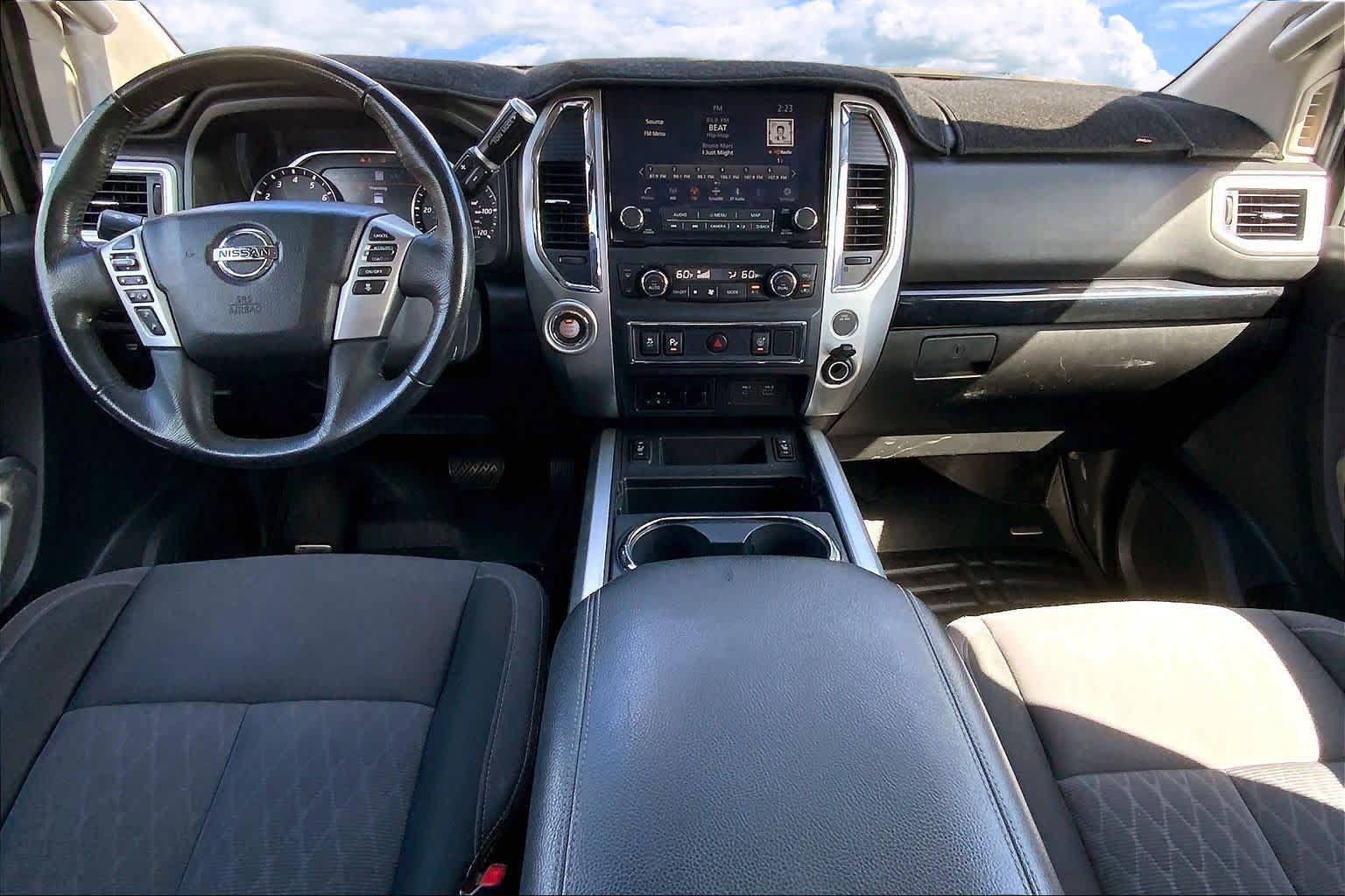 Used 2020 Nissan Titan SV w/ SV Convenience Package RWD image 10
