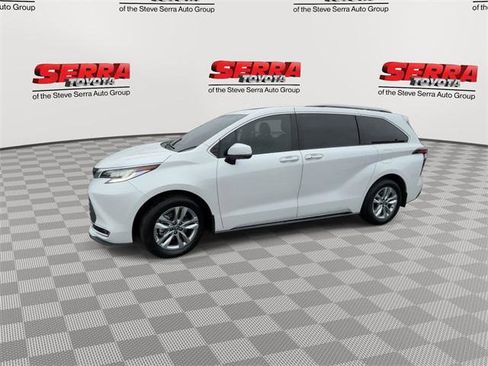 Certified 2024 Toyota Sienna Limited image 5