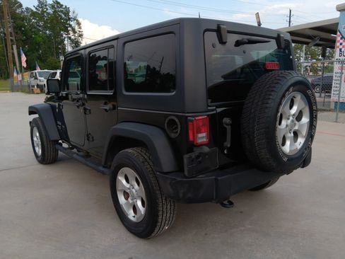 Used 2015 Jeep Wrangler Unlimited Sport w/ Connectivity Group AWD/4WD image 11