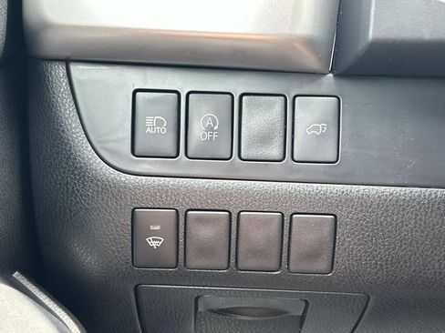 Used 2019 Toyota Highlander XLE AWD/4WD image 32