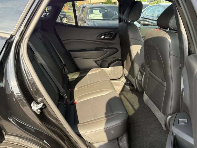 Used 2025 Chevrolet Trax RS w/ Sunroof Package FWD image 12