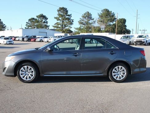 Used 2014 Toyota Camry LE image 5