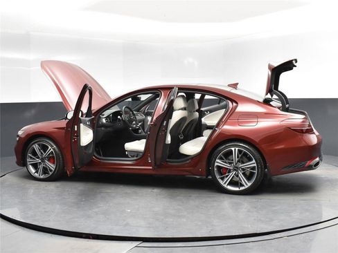 Used 2025 Genesis G70 2.5T w/ Sport Prestige Package image 20