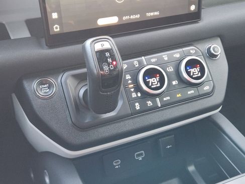 Certified 2023 Land Rover Defender 130 X-Dynamic SE image 21