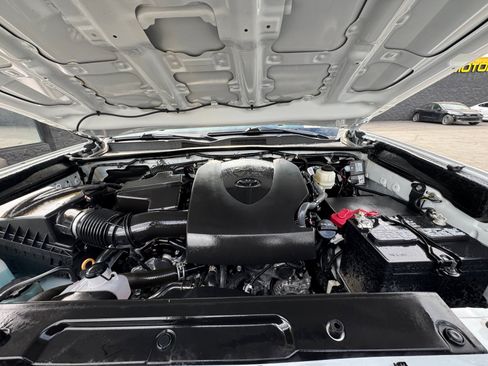 Used 2022 Toyota Tacoma SR5 AWD/4WD image 18
