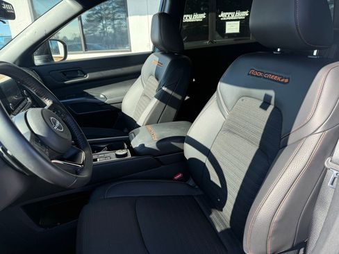 Used 2025 Nissan Pathfinder Rock Creek image 3