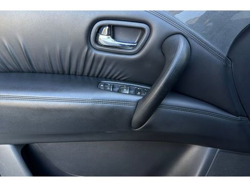 Used 2021 Nissan Armada SV w/ SV Appearance Package RWD image 11