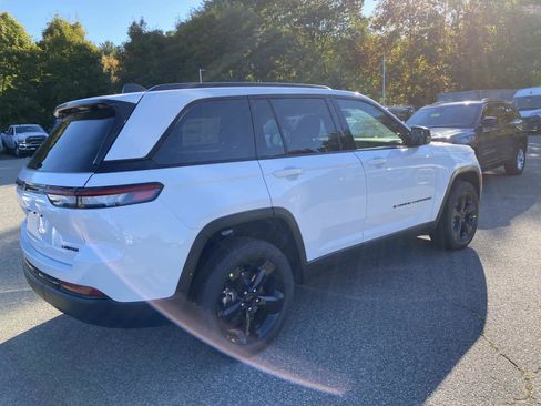 New 2025 Jeep Grand Cherokee Limited w/ Black Appearance Package image 3