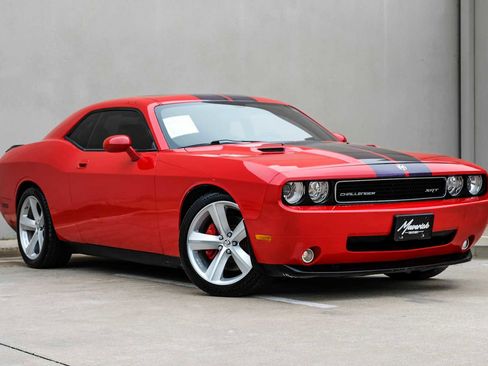 Used 2009 Dodge Challenger SRT8 w/ SRT Option Group II RWD image 8