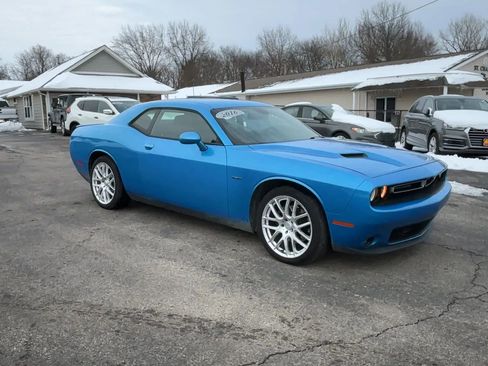 Used 2016 Dodge Challenger R/T image 2