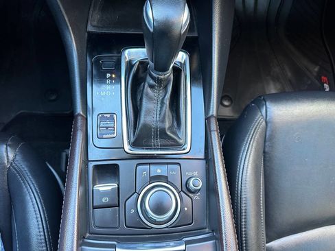 Used 2017 MAZDA MAZDA3 Touring image 18