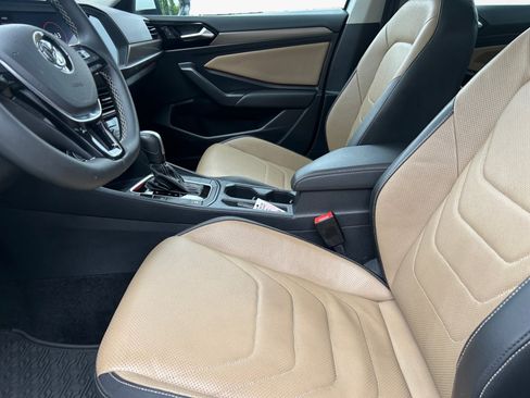 Used 2021 Volkswagen Jetta SEL Premium FWD image 9