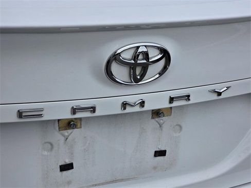 Used 2022 Toyota Camry LE w/ Carpet Mat Package (TMS) image 15