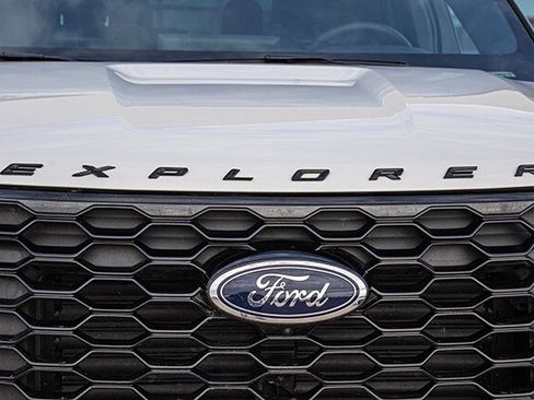 Used 2025 Ford Explorer ST-Line w/ Premium Package image 19