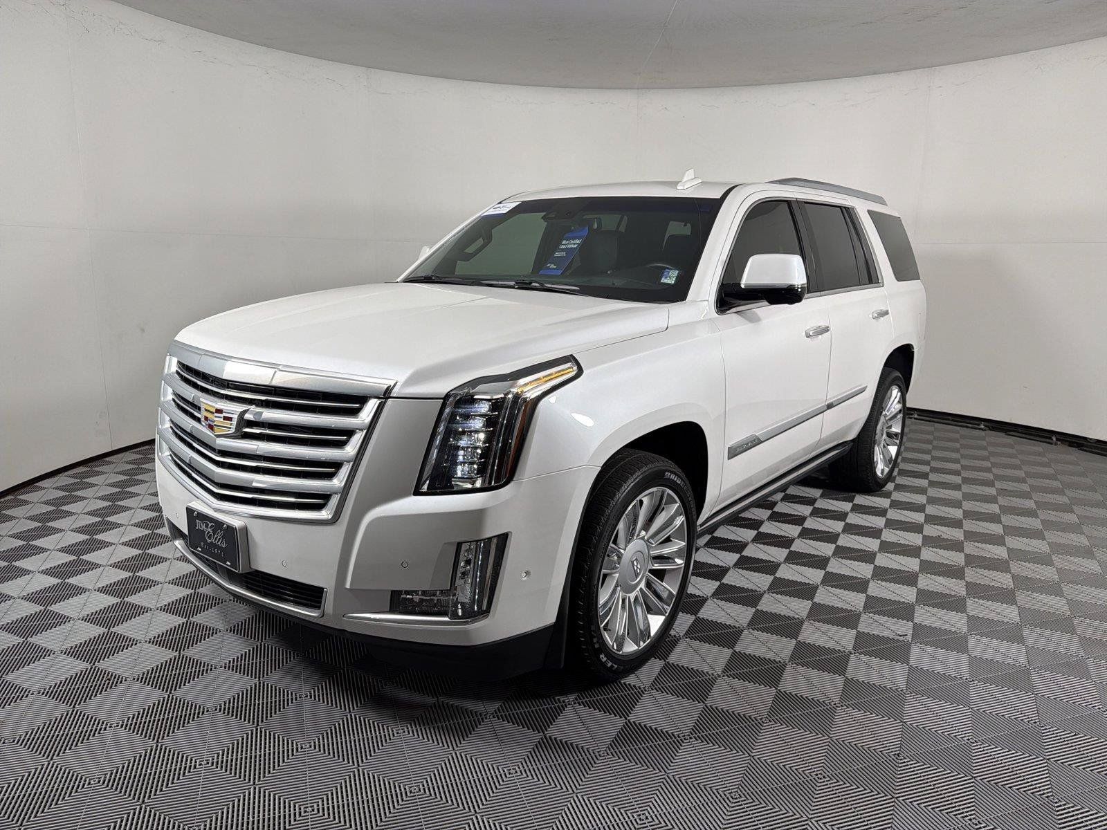 Used 2019 Cadillac Escalade Platinum AWD/4WD image 3