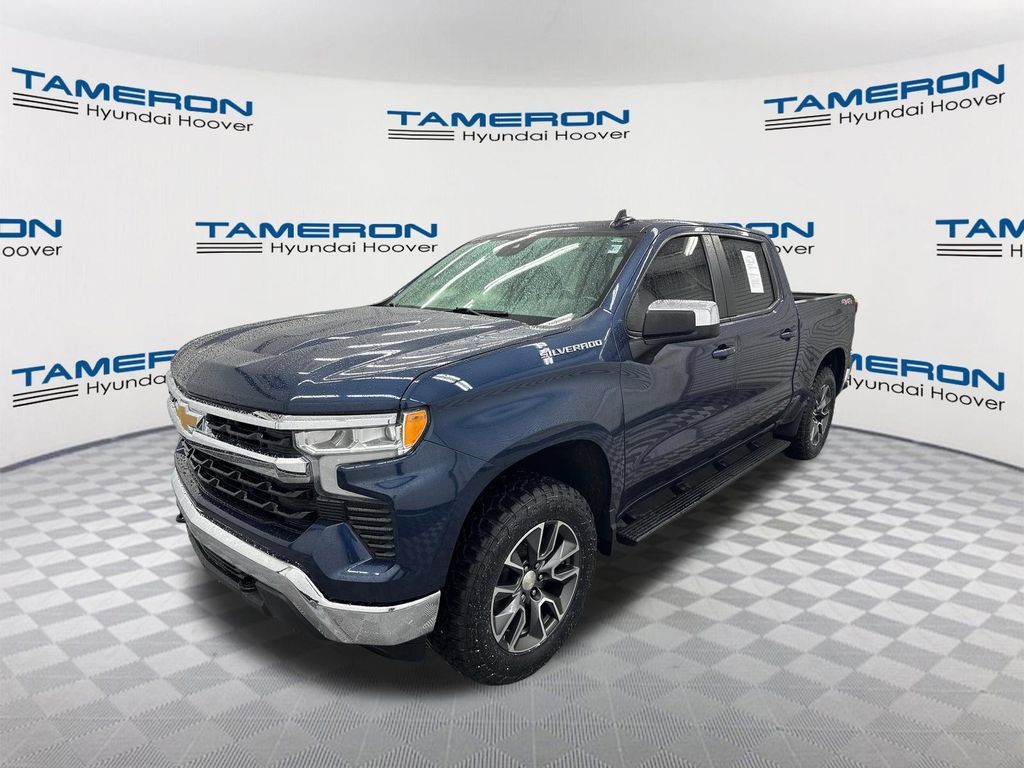 Used 2022 Chevrolet Silverado 1500 LT AWD/4WD image 1