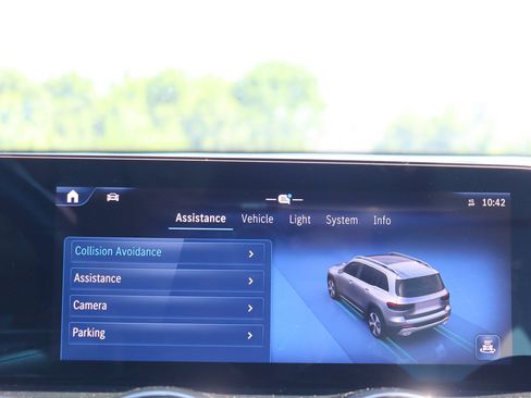 Used 2024 Mercedes-Benz GLB 250 image 30