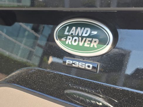 Used 2023 Land Rover Discovery S R-Dynamic image 6