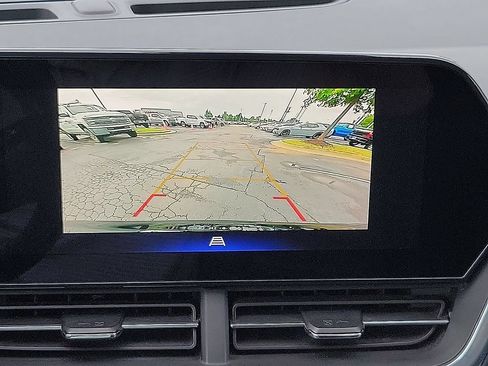 Used 2024 Chevrolet Trax LT FWD image 15
