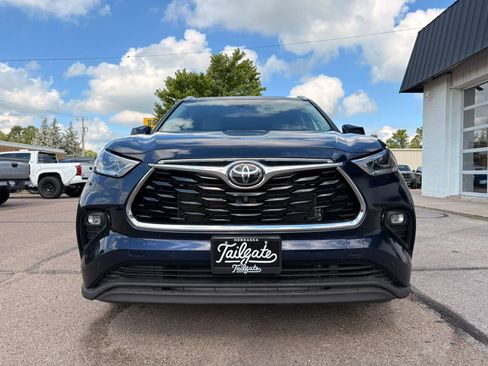 Used 2021 Toyota Highlander Limited AWD/4WD image 3