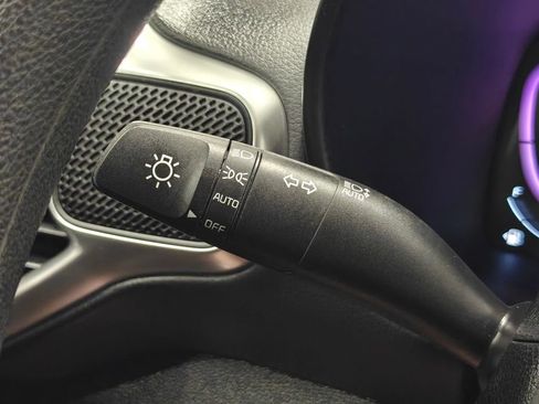 Used 2025 Kia Soul LX w/ LX Technology Package FWD image 32