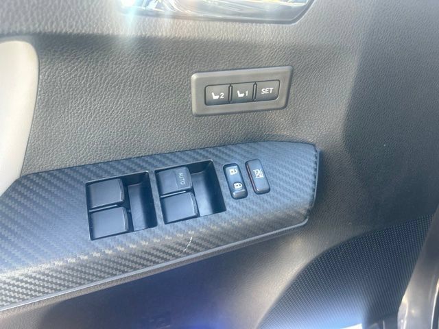 Used 2015 Toyota RAV4 Limited w/ Technology Package AWD/4WD image 6