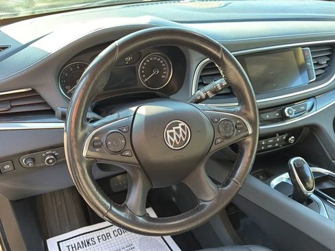 Used 2019 Buick Enclave Essence image 11