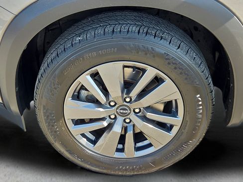 Used 2025 Nissan Pathfinder SV AWD/4WD image 9