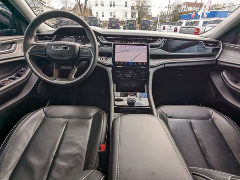 Used 2023 Jeep Grand Cherokee Limited w/ Black Appearance Package image 21