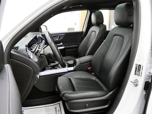 Used 2021 Mercedes-Benz GLB 250 4MATIC image 11