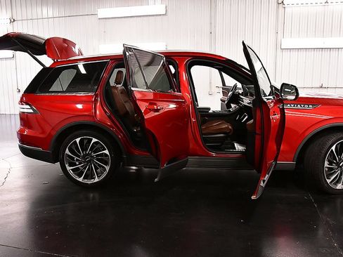 Used 2020 Lincoln Aviator Reserve w/ Equipment Group 202A AWD/4WD image 34