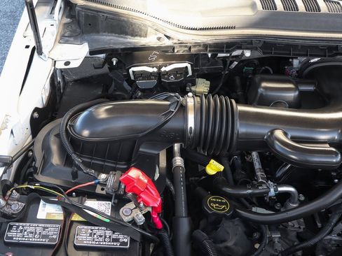 Used 2017 Ford F550 2WD Regular Cab Super Duty image 17