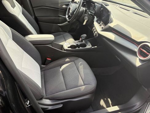 Used 2025 Chevrolet Trax RS w/ Driver Confidence Package FWD image 17